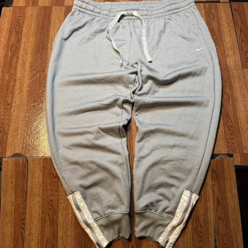 Nike Grey Women's Therma-Fit Tech Sportswear Sweatpants Jogger 1X